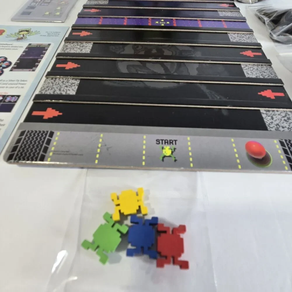Frogger: The Board Game (2021) Ultra PRO Entertainment Official Konami - CIB EUC